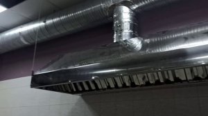 Наверное самый дешёвый вариант приточно - вытяжной вентиляции на кухне.