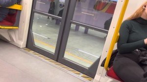 Поездка в метро Варшава со станции Rondo ONZ до станции Station Narodowy М2