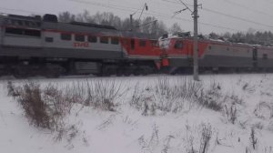 Всех с наступающим новым годом Тепловоз 2м62 0482 со сплоткой электровозов 2эс5к,вл80с