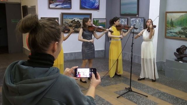 Ансамбль скрипачей "Каприс". Выставочный зал. Выступление 4 ноября 2022 года смотреть онлайн