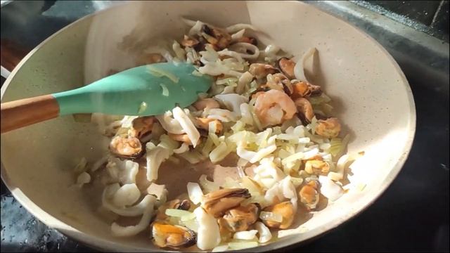 ВКУСНЫЙ САЛАТ ПОД СЛИВОЧНЫМ СОУСОМ!| Салат с Морепродуктами