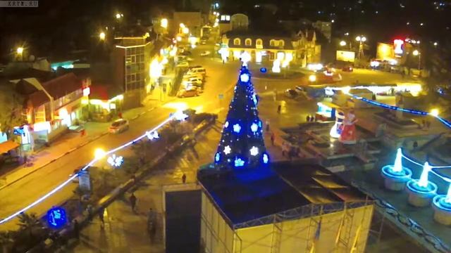 Вебкамера "Площадь Советская". Запись 26.12.2017 18:00:03 смотреть онлайн