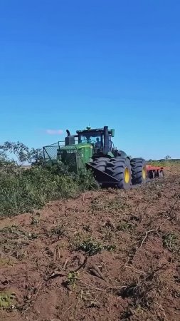 Работа в поле трактора John Deere 9R 540