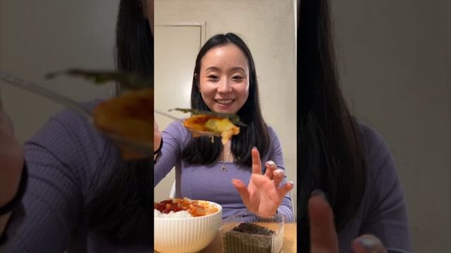 eating spicy marinated crab 🦀 смотреть онлайн