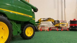 Bruder 02132 John Deere T670i Harvester RC conversion