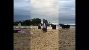 пляж и монастырь .