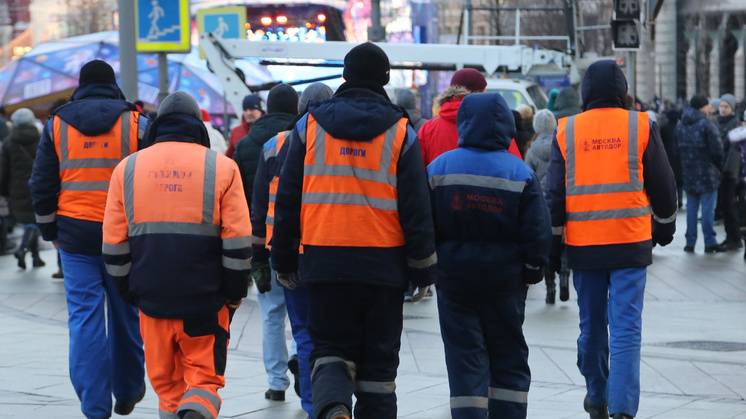 ГАСТАРБАЙТЕРЫ В РОССИИ. Отношение к девушкам и детям #россия #гастарбайтеры #хозяин
