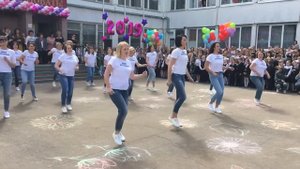 Самый крутой танец мам на последний звонок 11кл