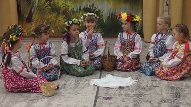 ЗЕЛЁНЫЕ СВЯТКИ ОТМЕЧАЕМ- ЛЕТО КРАСНОЕ ВСТРЕЧАЕМ смотреть онлайн