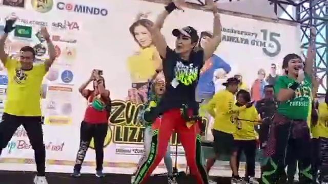 Zumba Dangdut | Morena | Liza Natalia feat Mr. Fuad and friends смотреть онлайн