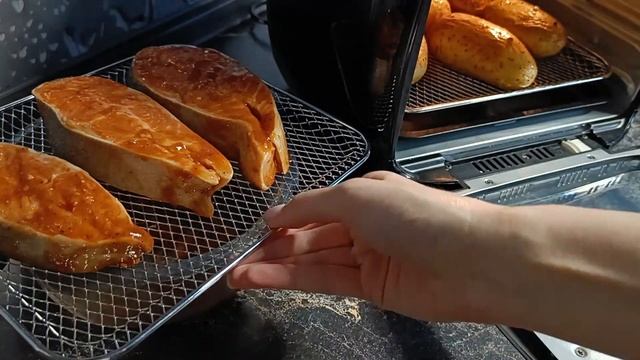 Ужин в аэрогриле. Красиво, необычно и очень просто. Красная рыба. Картошка под соусом песто. смотреть онлайн