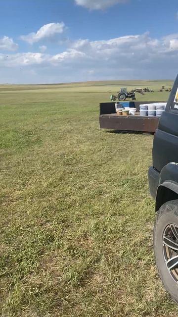 Ветром разорвало. Шатер с медогонкой для откачки мёда. Хакассия кировский район