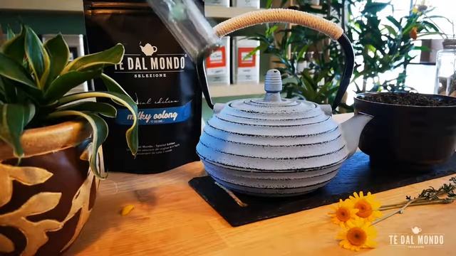 Il Milky Oolong, il tè blu pregiato e famoso смотреть онлайн