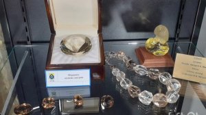 Камни.