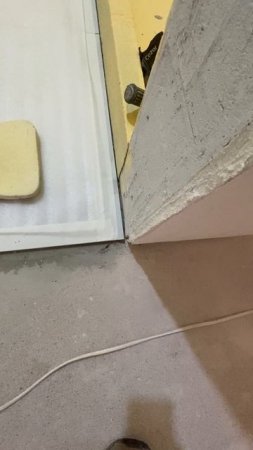 Точная подрезка плитки ! Осторожно , работают специалисты !