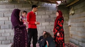 Abbas handing affection to Maryam, discussion with Setara's father