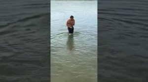 как заходить в ластах в воду