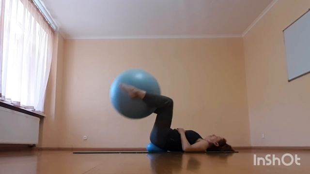 Зарядка с фитболом. #лфк #спорт #гимнастикадома #зарядка #пилатес #фитбол #фитнес #упражнения #тбс