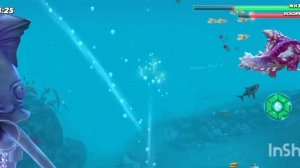 Побеждаю босса кракена в игре Hungry Shark World