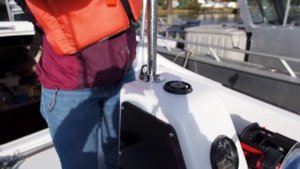 MacGregor 26M Sailboat - Lowering the Mast