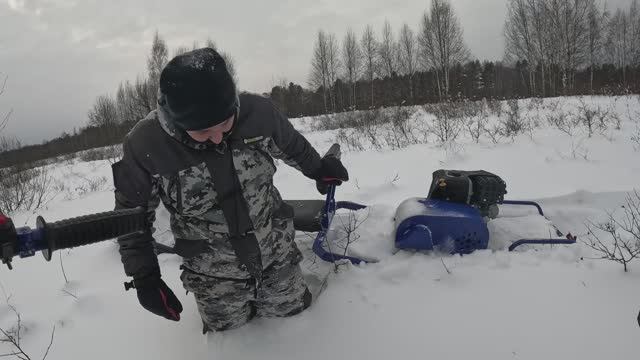 Это ЖЕСТЬ! они просто ТОНУТ в снегу! И Это ЛЁГКИЕ мотобуксировщики АЛЬБАТРОС! смотреть онлайн