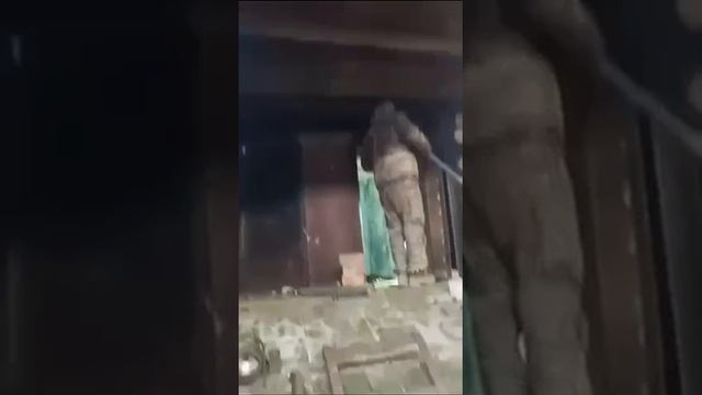 Пример сборки тяжелого БТР на базе танка Т-72Б3 силами одного из российских ремонтных подразделений.