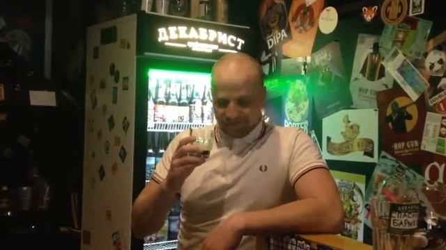 Обзор стаута у наших друзей в Твери в баре "Декабрист" смотреть онлайн