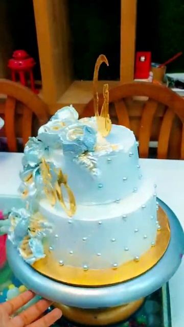 white Flowers anniversary cake 🤍🤍 #crazycakes #anniversarycake #whitecake #pleaselikeandsubscribe