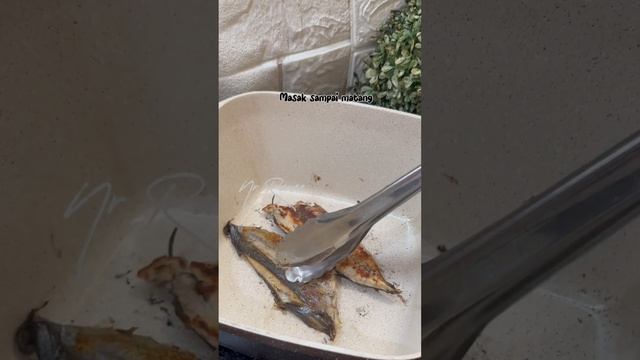 Tempe ikan asap sambal mentah #resepsimple #masakanindonesia #masaksehat #fypp #shortvideo