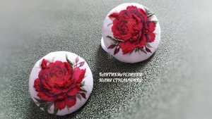 Резинки-пуговки из ткани с сублимацией и вышивкой