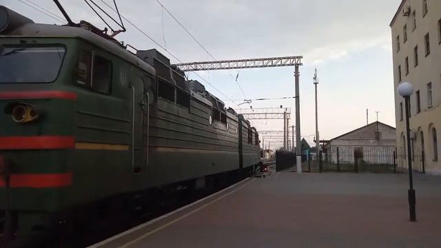 Электровоз ВЛ80Т-1434 заходит под пассажирский поезд № 271 Харьков-Одесса станция Полтава-Южная