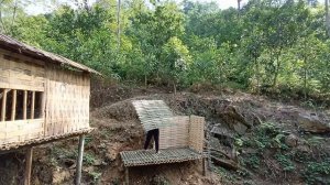 Happiness of a single mother: Building a bathroom with bamboo by teach girls to study orphaned Po
