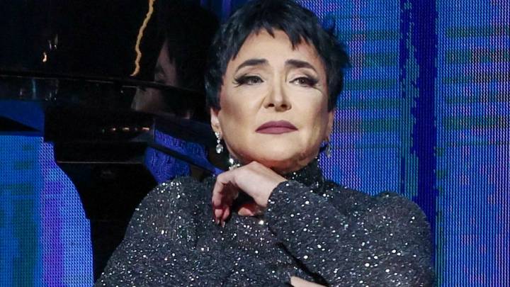 Названа реальная причина внезапной отмены концертов Лолиты в Кузбассе смотреть онлайн