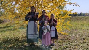 "Задумал комарик на мухе жениться"