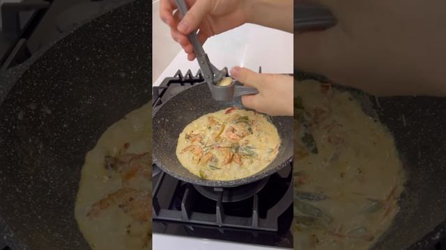 Гречневая лапша в сливочном соусе с креветками🔥 смотреть онлайн