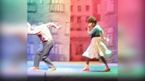 Федор Добронравов и Марина Иванова - заводной выход на поклон в спектакле Ты где-то рядом