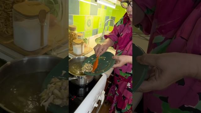 Куриный суп с лапшой смотреть онлайн