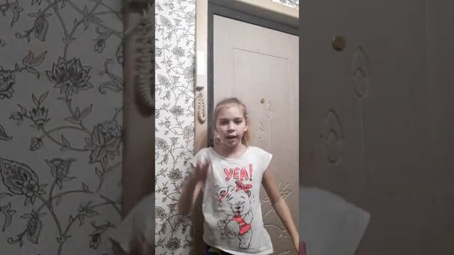 Внучка поёт песни