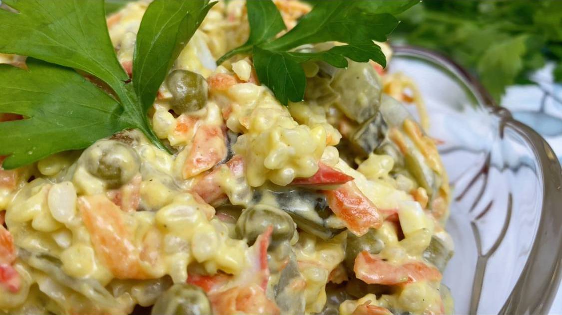 Салат «Морской царь» из самых доступных продуктов заменит даже ужин!