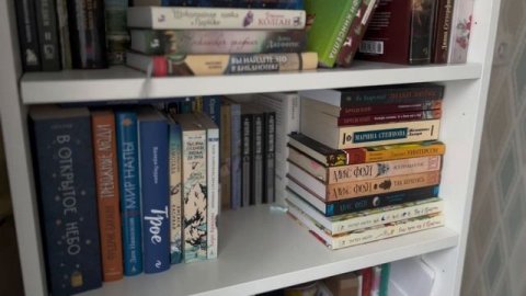 Перестановка на книжных полках: как все уместить? Расставляем книжные покупки 📚