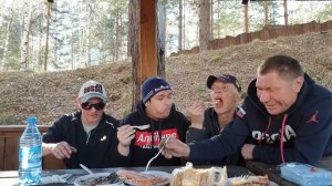 Обедаем жаренной рыбой в Саяногорске Олег Монгол