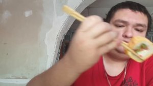 Обедаю роллами на 800 рублей в 14:00 дня