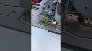 Шаблонный швейный автомат-процесс шитье