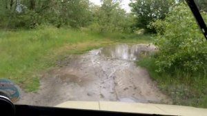 ЛУАЗ на ретро резине И 151 все равно едет по грязи
