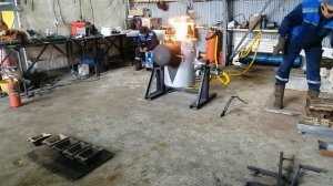 Плавка медного радиатора в наклонной печи. Самая быстрая печь для плавки цветных металлов.