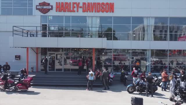 Попал в банду Road Glide-ов. Едем в самарский дилершип Harley Davidson из Тольятти. 9.23