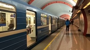 Метро состав 81.540.2 на станции Обводный канал