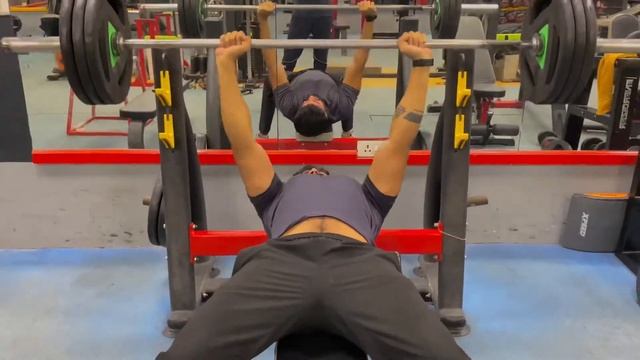 |Bench Press| pe itna weight 🥵phli baar😱 #Strength day 🥵 Last set me halat kharab…😰😰😰