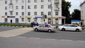 Машина Росгвардии с сиреной в Новгороде