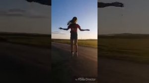 Яна танцует. Под песню Кати Адушкиной.